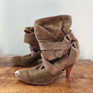 Mea Shadow Slouch Boots